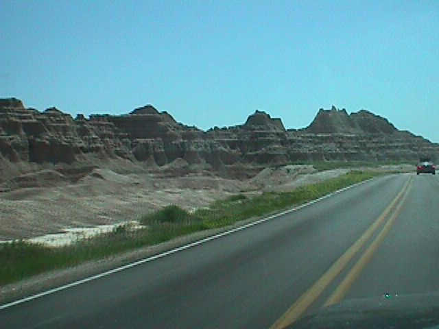 badlands.jpg (24647 bytes)